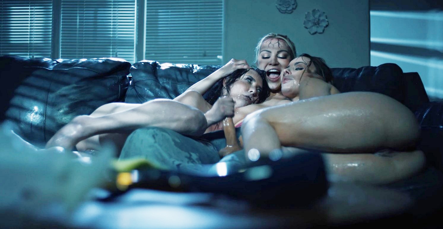 Futanari beauty Cherry Kiss hard fucked two police officers